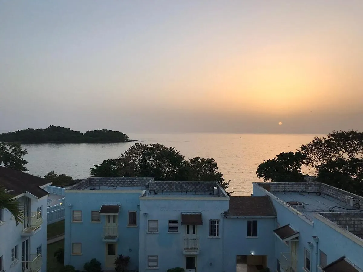 Negril Oceanview Escape - Beachfront Studio Orange Bay 자메이카